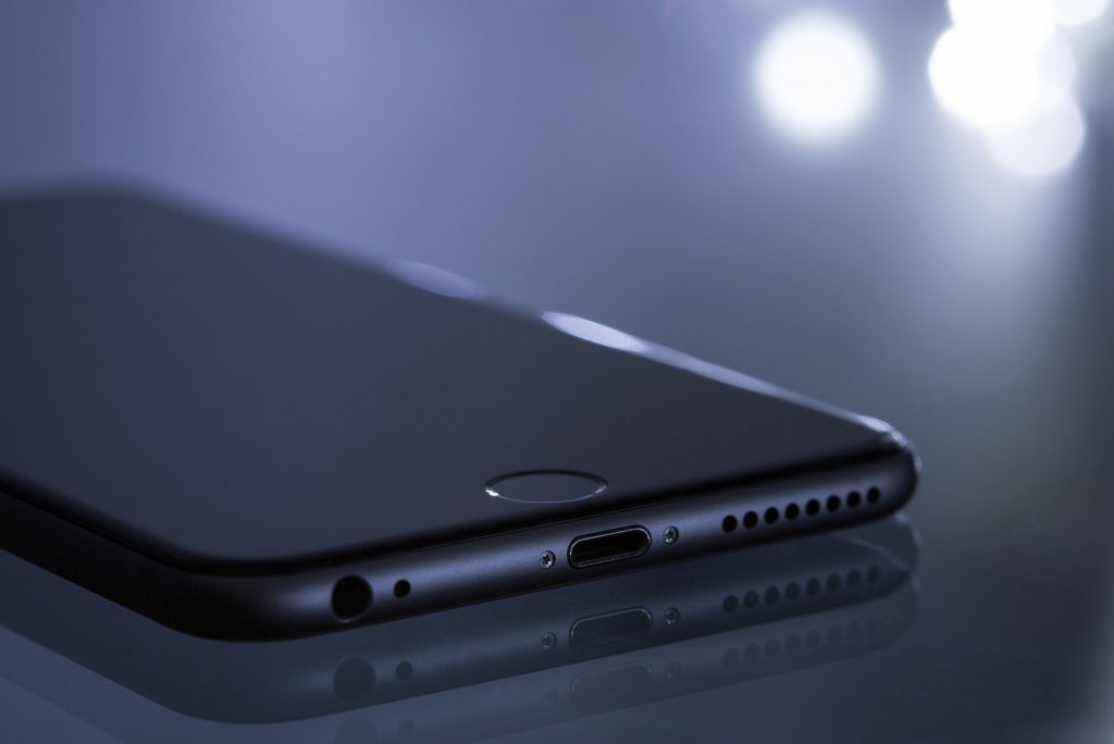 Apple zastanawia się nad zmianą nazewnictwa, z iOS na iPhone OS