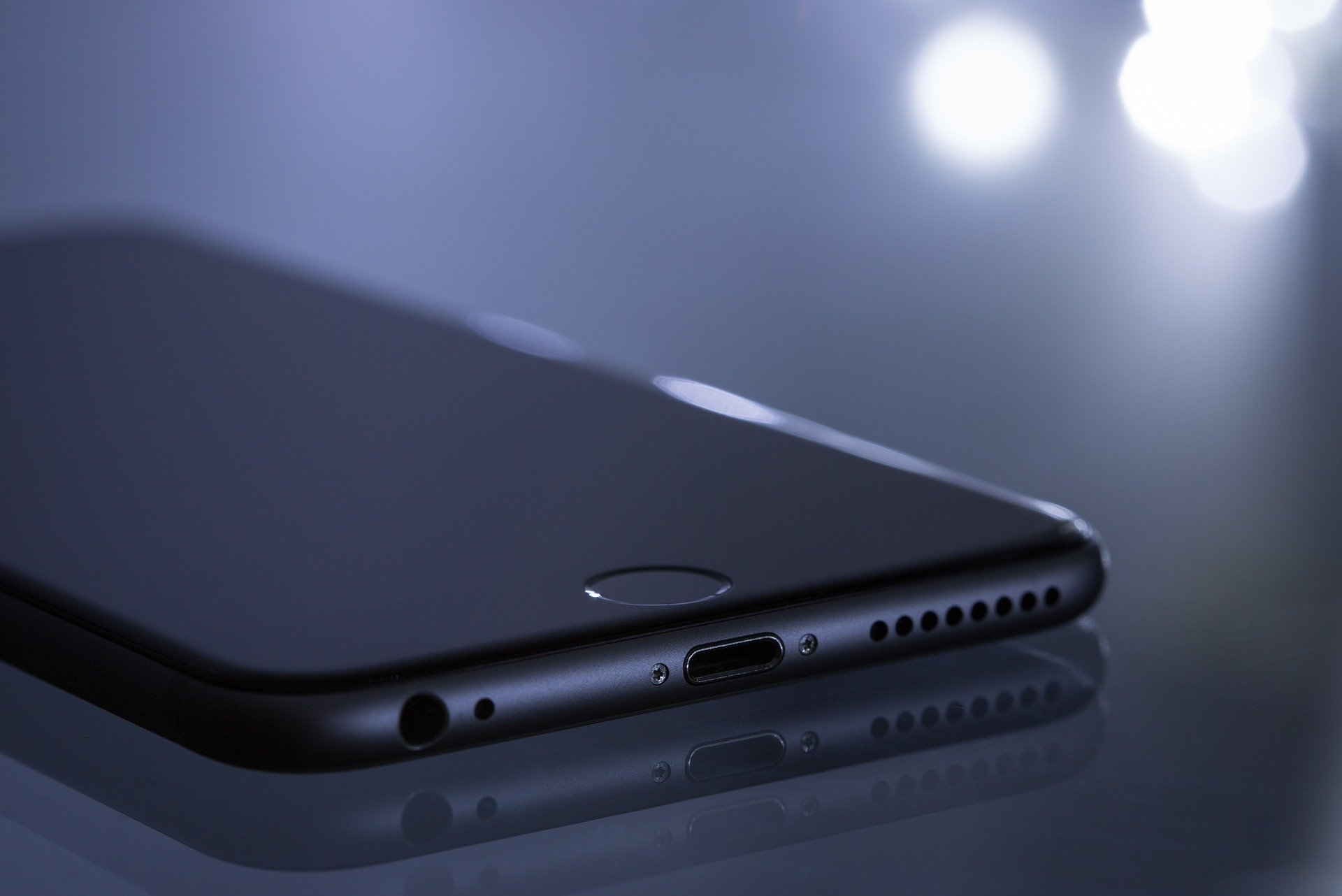 Apple zastanawia się nad zmianą nazewnictwa, z iOS na iPhone OS